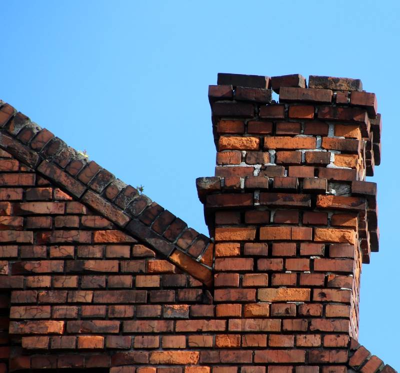 Damaged chimney on an Western Springs home showing cracks and missing mortar